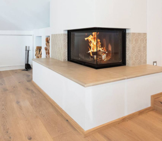 RII 50x80x50 Star di Rüegg è angolare, alimentato a legna, adatto anche per un grande living. Grazie al filtro catalitico nel focolare gli inquinanti di scarico sono ridotti. Ha classe ambientale 5 stelle, potenza 16,8 kW.
In classe A+, misura L 89 x P 6 x
H 119 cm. Costa da 6.050 euro + Iva. www.ruegg-cheminee.com RII 50x80x50 Star di Rüegg è angolare, alimentato a legna, adatto anche per un grande living. Grazie al filtro catalitico nel focolare gli inquinanti di scarico sono ridotti. Ha classe ambientale 5 stelle, potenza 16,8 kW.
In classe A+, misura L 89 x P 6 x
H 119 cm. Costa da 6.050 euro + Iva. www.ruegg-cheminee.com