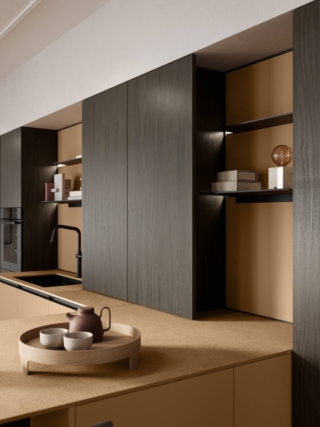 Top in Iris® Balance Ochre, basi in PET riciclato Canyon