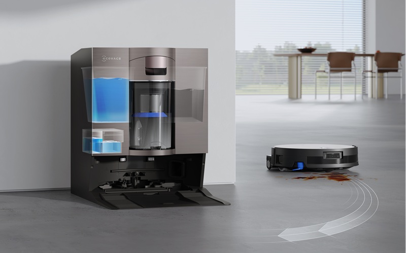 Il robot aspirapolvere lavapavimenti Deebot X11 OmniCyclone di Ecovacs utilizza la tecnologia PowerBoost che permette una pulizia fino a 1.000 mq per ogni ciclo: l’innovazione consiste nell’utilizzare le pause per il lavaggio del mop per una ricarica rapida ed efficiente. Rimuove le macchie più ostinate grazie al continuo rilascio di acqua, mantenendo il panno fresco, a vantaggio di igiene e pulizia. Il sistema di arrampicata adattivo a 4 ruote motrici TruePass permette al robot di superare singole soglie fino a 2,4 cm d’altezza e gradini continui fino a 4 cm d’altezza. L’intelligenza artificiale assiste nell’utilizzo con Agente Yiko che mappa la casa, identifica i tipi di pavimento e anticipa le esigenze di pulizia incrociando preferenze, abitudini, densità degli oggetti per creare programmi di pulizia su misura. La stazione OmniCyclone è priva di sacchetto per la polvere, sostituito da un contenitore da 1,6 litri. Disponibile da settembre 2025 al prezzo di 1.299 euro. http://www.ecovacs.com/it