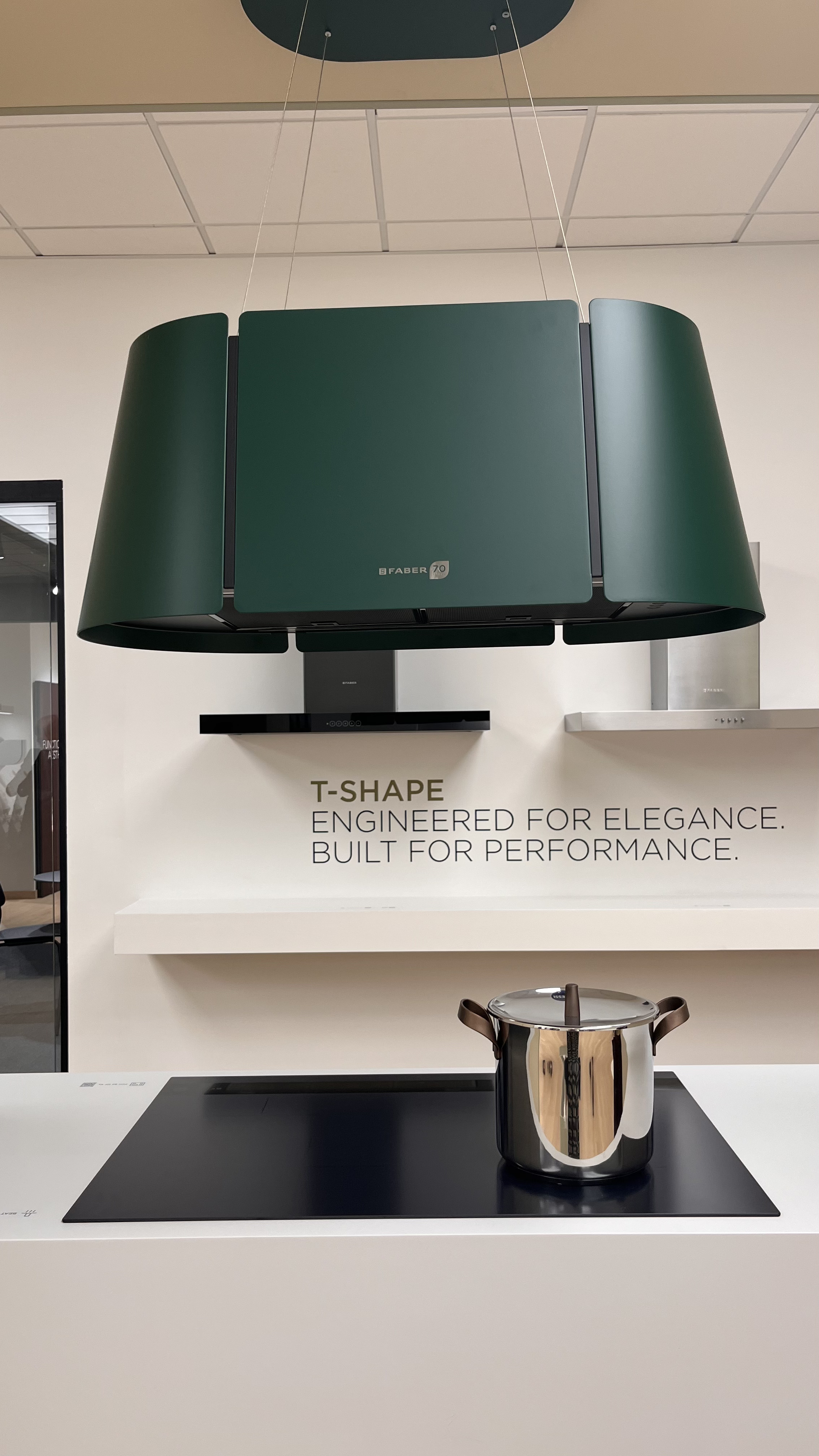 Franke Home Solutions, showroom Fabriano, Faber cappa Beat collection Dark forrest per i 70 anni Franke Home Solutions, showroom Fabriano, Faber cappa Beat collection Dark forrest per i 70 anni