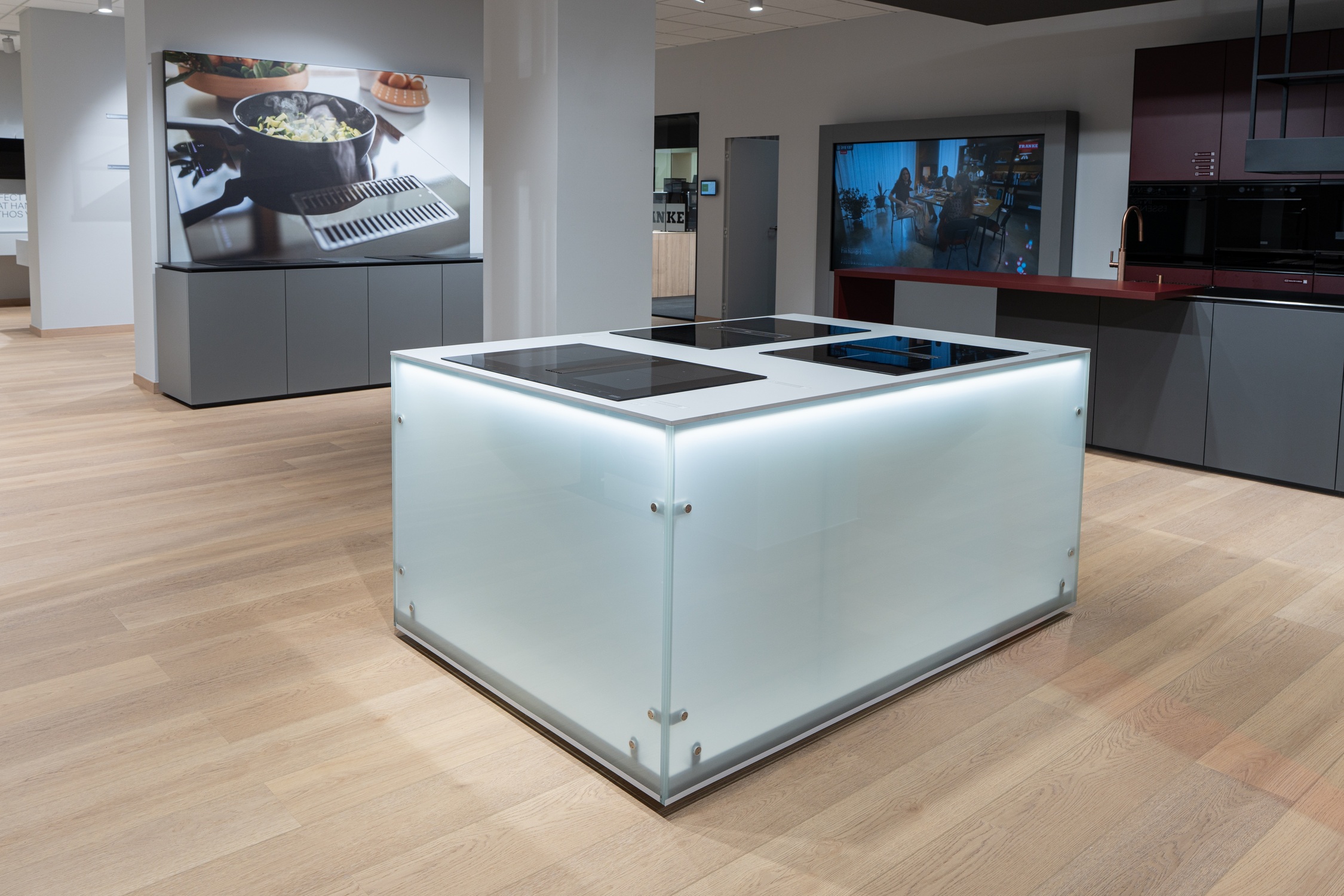 Franke Home Solutions, showroom Fabriano, piani aspiranti Franke Home Solutions, showroom Fabriano, piani aspiranti