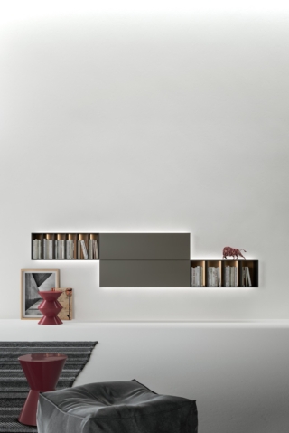 Wallover di Caccaro è il sistema di contenitori verticali e orizzontali che si compongono liberamente nello spazio, dando ritmo e proporzione agli spazi della casa, dal living fino alla zona notte. Le configurazioni a cui possono dar vita gli elementi del sistema sono infinite: da pilastri bifacciali a tutt’altezza collocati anche in centro stanza a pareti attrezzate per il living, da soluzioni che reinterpretano il concetto di madia a librerie adatte ad ogni spazio della casa. Prezzo su richiesta. www.caccaro.com Wallover di Caccaro è il sistema di contenitori verticali e orizzontali che si compongono liberamente nello spazio, dando ritmo e proporzione agli spazi della casa, dal living fino alla zona notte. Le configurazioni a cui possono dar vita gli elementi del sistema sono infinite: da pilastri bifacciali a tutt’altezza collocati anche in centro stanza a pareti attrezzate per il living, da soluzioni che reinterpretano il concetto di madia a librerie adatte ad ogni spazio della casa. Prezzo su richiesta. www.caccaro.com