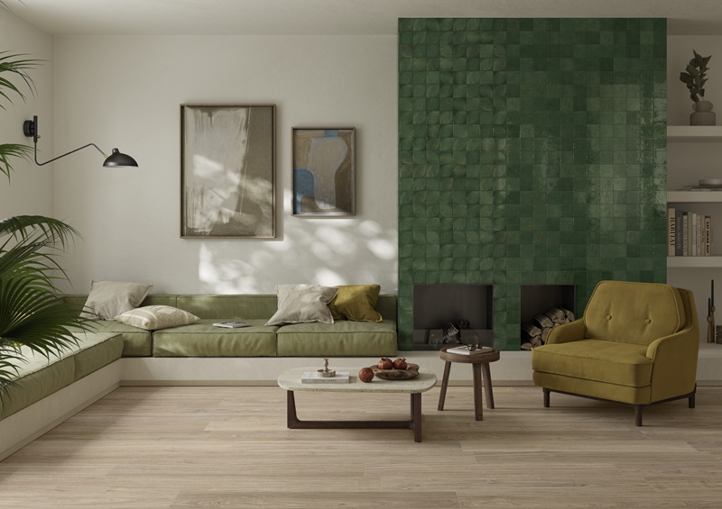 Crogiolo Lume di Marazzi è nel nuovo formato 10 x 10 cm, compatto e quadrato, che valorizza le variazioni cromatiche e grafiche tipiche della collezione, esaltando la profondità e la luminosità delle superfici. Il gres porcellanato con superficie lucida celebra la bellezza dele maioliche fatte a mano. Otto tonalità le: White, Bone, Caramel, Emerald, Green, Turquoise, Ocean e Blue, selezionate per offrire combinazioni armoniose o contrasti decisi. Nuova è anche la struttura tridimensionale 3D Dew, un decoro a rilievo ispirato a un motivo floreale, adatto per aggiungere ritmo e matericità alle pareti. www.marazzi.it Crogiolo Lume di Marazzi è nel nuovo formato 10 x 10 cm, compatto e quadrato, che valorizza le variazioni cromatiche e grafiche tipiche della collezione, esaltando la profondità e la luminosità delle superfici. Il gres porcellanato con superficie lucida celebra la bellezza dele maioliche fatte a mano. Otto tonalità le: White, Bone, Caramel, Emerald, Green, Turquoise, Ocean e Blue, selezionate per offrire combinazioni armoniose o contrasti decisi. Nuova è anche la struttura tridimensionale 3D Dew, un decoro a rilievo ispirato a un motivo floreale, adatto per aggiungere ritmo e matericità alle pareti. www.marazzi.it