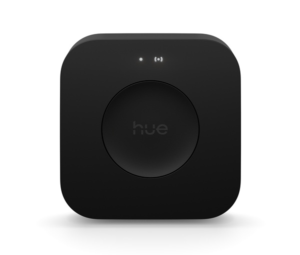 Hue Bridge Pro di Philips Hue è il cuore pulsante del sistema di illuminazione smart, che può gestire fino a 150 luci e 50 accessori, supportando anche le installazioni più ambiziose. Con un processore 5 volte più potente e una memoria 15 volte più capiente rispetto al modello attuale, l’hub permette di salvare oltre 500 scene di illuminazione personalizzate e offre tempi di risposta rapidi. Alimentato dal nuovo Hue Chip Pro, offre funzionalità avanzate come Hue Motion Aware™: la tecnologia che trasforma le lampadine Hue in sensori di movimento, accendendo automaticamente la luce al passaggio. Disponibile da settembre 2025 al prezzo di 89,99 euro. http://www.philips-hue.com/it-it