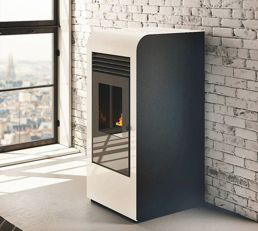 Giada, in vendita da Leroy Merlin, ha un sistema di ventilazione forzata che diffonde il caldo. La struttura è in acciaio, bianco e nero. A pellet, ha serbatoio da 14 kg. È programmabile e ha il telecomando. Ha potenza di 8 kW. classe A+, ambientale 5 stelle. Misura L 43,4 x P 50,5 x H 92,7 cm e costa 849 euro. www. leroymerlin.it Giada, in vendita da Leroy Merlin, ha un sistema di ventilazione forzata che diffonde il caldo. La struttura è in acciaio, bianco e nero. A pellet, ha serbatoio da 14 kg. È programmabile e ha il telecomando. Ha potenza di 8 kW. classe A+, ambientale 5 stelle. Misura L 43,4 x P 50,5 x H 92,7 cm e costa 849 euro. www. leroymerlin.it