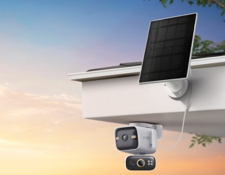 La videocamera di sicurezza a doppia lente Tapo C675D KIT di TP-Link ha pannello solare integrato che ne consente l’alimentazione autonoma, versatile per l’installazione all’esterno, senza necessità di collegamenti elettrici. Assicura immagini nitide in 4K (8 MP) su entrambe gli obiettivi, con una copertura a 169° grazie alla lente grandangolare. Inoltre è resistente agli agenti atmosferici secondo lo standard IP65. Offre visione notturna a colori, tracciamento intelligente sincronizzato su entrambe le lenti e riconoscimento di persone, veicoli e animali. Disponibile nel corso del 2026. /www.tp-link.com/it/ La videocamera di sicurezza a doppia lente Tapo C675D KIT di TP-Link ha pannello solare integrato che ne consente l’alimentazione autonoma, versatile per l’installazione all’esterno, senza necessità di collegamenti elettrici. Assicura immagini nitide in 4K (8 MP) su entrambe gli obiettivi, con una copertura a 169° grazie alla lente grandangolare. Inoltre è resistente agli agenti atmosferici secondo lo standard IP65. Offre visione notturna a colori, tracciamento intelligente sincronizzato su entrambe le lenti e riconoscimento di persone, veicoli e animali. Disponibile nel corso del 2026. /www.tp-link.com/it/