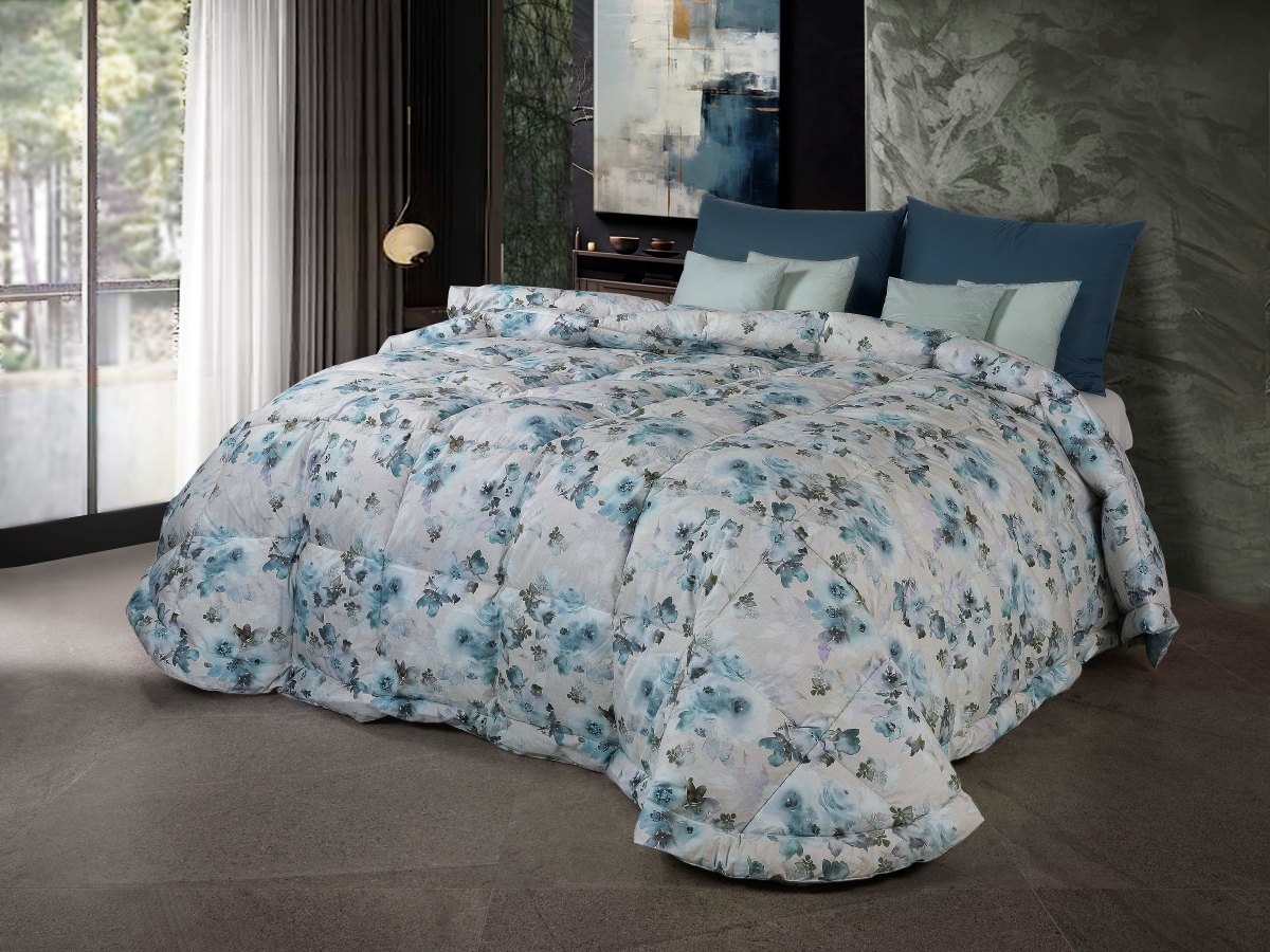 Trapunta Cinelli Piume e Piumini Ai 2025-2026 con fiori azzurri