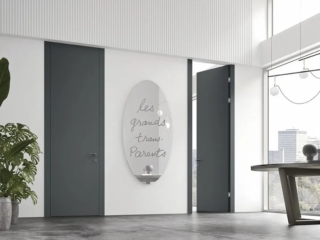 Le porte della collezione Vera di Venus Design hanno la superficie rivestita con la tecnologia brevettata Cashmere, che unsce la preziosità del legno ad un effetto ultra soft touch. La superficie è antiriflesso e antigraffio, disponibile nei colori Champagne, Dune, Ice, Manhattan Grey e Dark Graphite, oltre che arricchita con bassorilievi, con disegni che richiamano la natura e la geometria. Diverse le soluzioni di apertura, tra cui battente, scorrevole, a libro, bilico e rototraslante. www.venusdesign.eu Le porte della collezione Vera di Venus Design hanno la superficie rivestita con la tecnologia brevettata Cashmere, che unsce la preziosità del legno ad un effetto ultra soft touch. La superficie è antiriflesso e antigraffio, disponibile nei colori Champagne, Dune, Ice, Manhattan Grey e Dark Graphite, oltre che arricchita con bassorilievi, con disegni che richiamano la natura e la geometria. Diverse le soluzioni di apertura, tra cui battente, scorrevole, a libro, bilico e rototraslante. www.venusdesign.eu