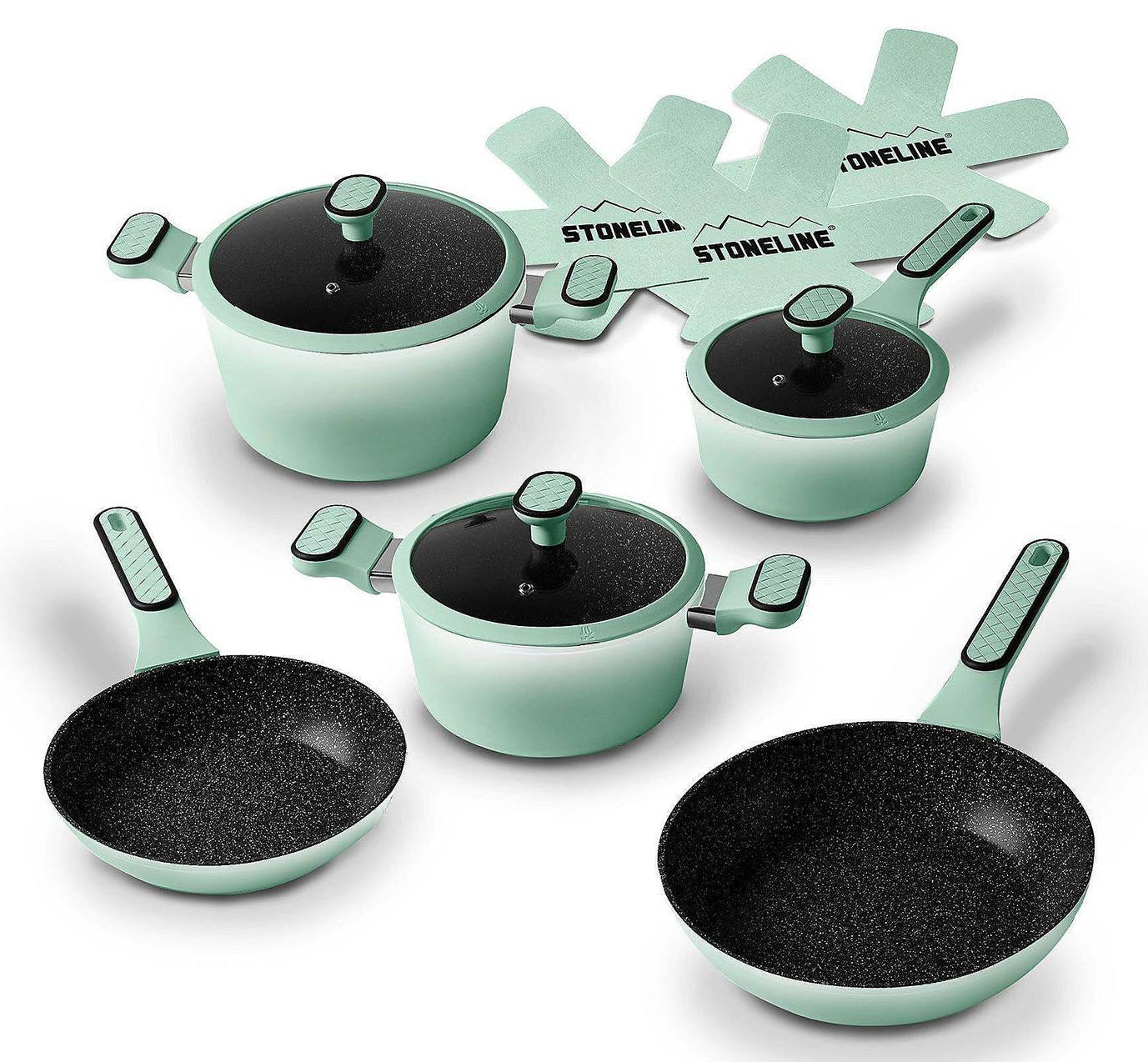 Il set di Stoneline composto da 11 pezzi comprende padelle, pentole, coperchi e salvapentole. Il rivestimento Stoneline® antiaderente antigraffio garantisce una cottura sana e senza grassi aggiunti. Sono facilissime da pulire, anche con un semplice panno umido. Prezzo 139 euro. In vendita su Qvc.it. https://www.qvc.it