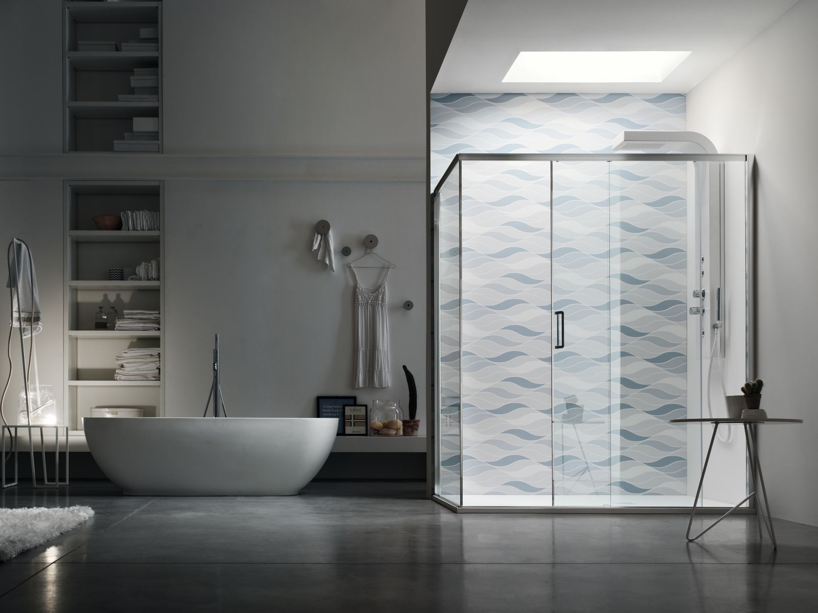 La doccia ad angolo Arcom S6 di Arcom con porta scorrevole ha vetro con spessore di 6 mm e profili in finitura brill. L’anta scorrendo sui profili perimetrali quando si apre non ingombra lo spazio davanti al box ed è quindi adatta ad ambienti bagno non molto ampi. Misura L 140 x P 80 x H 200 cm. Prezzo, Iva esclusa, 1.130 euro. www.arcombagno.com La doccia ad angolo Arcom S6 di Arcom con porta scorrevole ha vetro con spessore di 6 mm e profili in finitura brill. L’anta scorrendo sui profili perimetrali quando si apre non ingombra lo spazio davanti al box ed è quindi adatta ad ambienti bagno non molto ampi. Misura L 140 x P 80 x H 200 cm. Prezzo, Iva esclusa, 1.130 euro. www.arcombagno.com