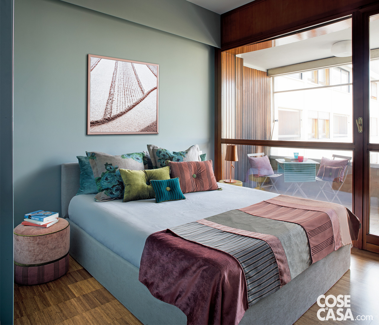 camera parete azzurra