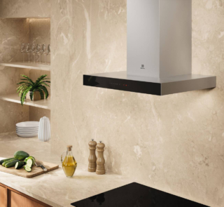 Larga 60 cm, la cappa Serie 700 LFT826X Breeze di Electrolux si distingue per la funzione Breeze, che dopo la cottura purifica silenziosamente l'aria per 60 minuti a livello minimo, e per la ExtractionTech Pro, con portata massima aspirante 600 mc/h che permettono un'efficienza ottimale. La tecnologia wireless Hob2Hood® consente inoltre un collegamento con il piano, regolando automaticamente luci e velocità. È in classe energetica A. Prezzo 559,50 euro. www.electrolux.it Larga 60 cm, la cappa Serie 700 LFT826X Breeze di Electrolux si distingue per la funzione Breeze, che dopo la cottura purifica silenziosamente l'aria per 60 minuti a livello minimo, e per la ExtractionTech Pro, con portata massima aspirante 600 mc/h che permettono un'efficienza ottimale. La tecnologia wireless Hob2Hood® consente inoltre un collegamento con il piano, regolando automaticamente luci e velocità. È in classe energetica A. Prezzo 559,50 euro. www.electrolux.it