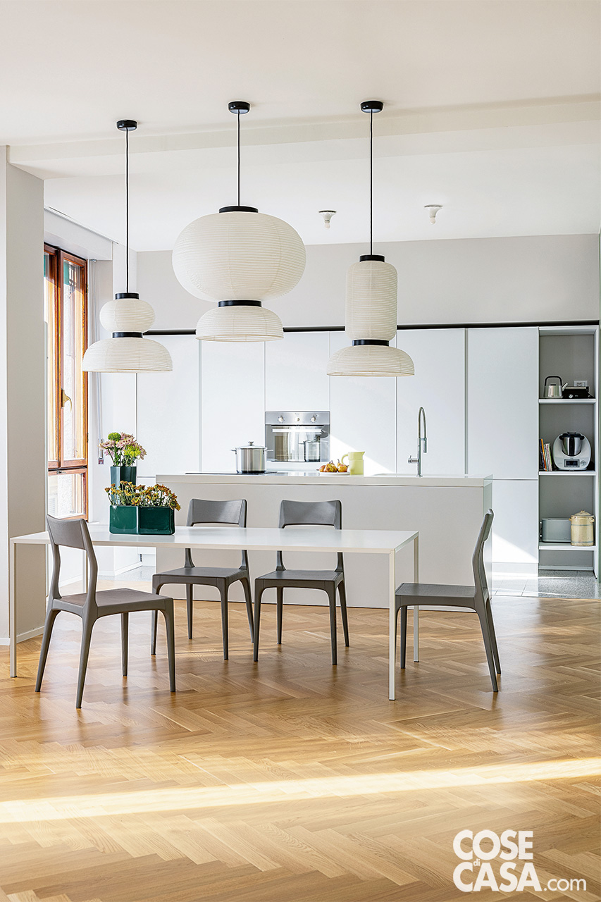 cucina bianca con isola