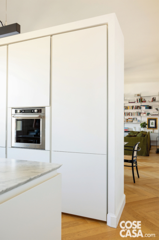 cucina laccata bianca colonna forno