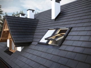 La finestra da tetto FTP-V Solar di FAKRO grazie a un pannello solare integrato nella parte superiore del telaio non necessita di essere collegata all'impianto elettrico domestico. Azionabile da telecomando, è compatibile anche con la tecnologia wireless Z-Wave per smart home. www.fakro.it La finestra da tetto FTP-V Solar di FAKRO grazie a un pannello solare integrato nella parte superiore del telaio non necessita di essere collegata all'impianto elettrico domestico. Azionabile da telecomando, è compatibile anche con la tecnologia wireless Z-Wave per smart home. www.fakro.it