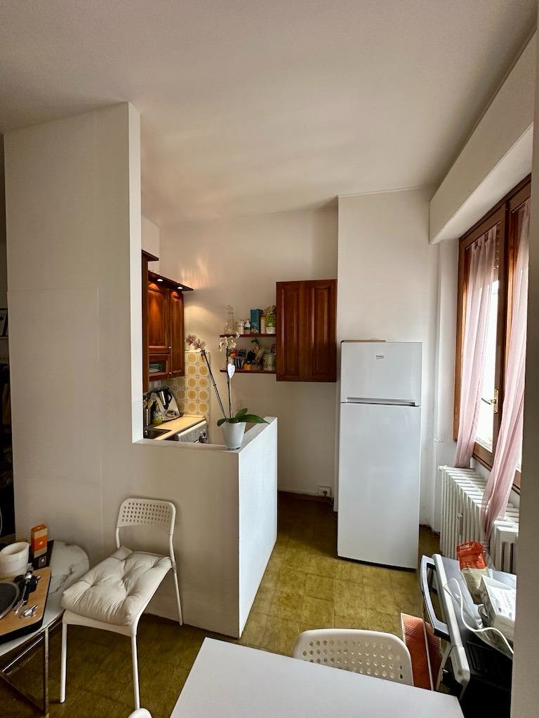 foto del prima cucina nascosta da un muretto foto del prima cucina nascosta da un muretto