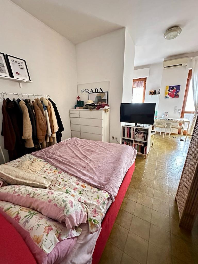 foto del prima letto e cassettiera foto del prima letto e cassettiera