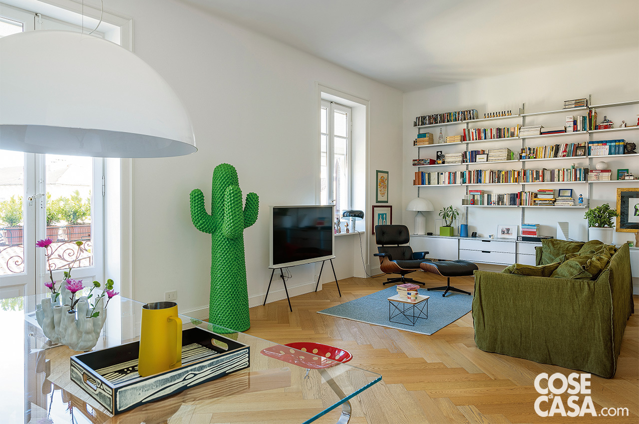 living con divano zona tv libreria