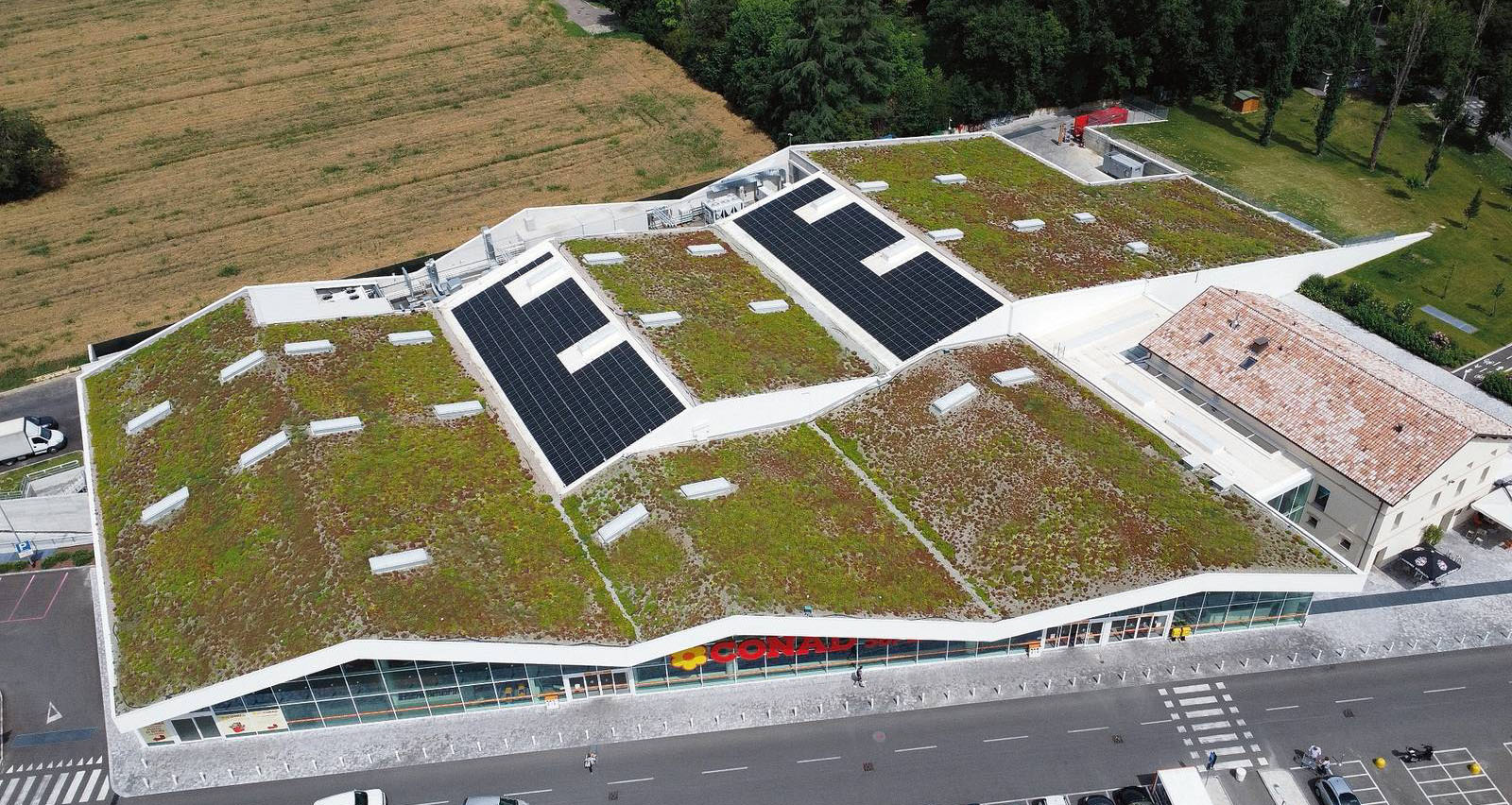 La vasta gamma di membrane impermeabili per coperture di Derbigum, ecologiche e a ridotto impatto ambientale, include prodotti specifici per la posa degli impianti fotovoltaici e per la realizzazione di tetti giardino. www.derbigum.it La vasta gamma di membrane impermeabili per coperture di Derbigum, ecologiche e a ridotto impatto ambientale, include prodotti specifici per la posa degli impianti fotovoltaici e per la realizzazione di tetti giardino. www.derbigum.it