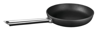 La padella in ghisa Kolos di Lusini ha rivestimento antiaderente in titanio. Resistente a temperature fino a 420 °C e a temperature in forno fino a 250 °C permette anche di friggere senza grasso e la pulizia è semplice. La superficie resistente al taglio non si graffia anche quando si utilizzano accessori in metallo nella pentola. La base ad induzione termica di 8 mm di spessore garantisce un assorbimento ottimale dell'energia e un riscaldamento uniforme e rapido della pentola a induzione. Ø 24 cm. Prezzo 93 euro. In vendita su Lusini. https://www.lusini.com La padella in ghisa Kolos di Lusini ha rivestimento antiaderente in titanio. Resistente a temperature fino a 420 °C e a temperature in forno fino a 250 °C permette anche di friggere senza grasso e la pulizia è semplice. La superficie resistente al taglio non si graffia anche quando si utilizzano accessori in metallo nella pentola. La base ad induzione termica di 8 mm di spessore garantisce un assorbimento ottimale dell'energia e un riscaldamento uniforme e rapido della pentola a induzione. Ø 24 cm. Prezzo 93 euro. In vendita su Lusini. https://www.lusini.com