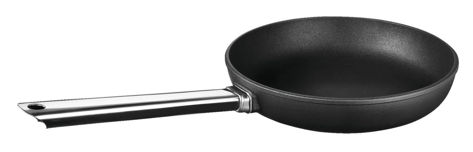 La padella in ghisa Kolos di Lusini ha rivestimento antiaderente in titanio. Resistente a temperature fino a 420 °C e a temperature in forno fino a 250 °C permette anche di friggere senza grasso e la pulizia è semplice. La superficie resistente al taglio non si graffia anche quando si utilizzano accessori in metallo nella pentola. La base ad induzione termica di 8 mm di spessore garantisce un assorbimento ottimale dell'energia e un riscaldamento uniforme e rapido della pentola a induzione. Ø 24 cm. Prezzo 93 euro. In vendita su Lusini. https://www.lusini.com