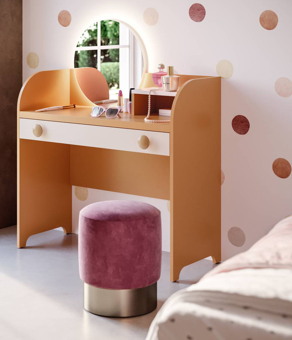 La scrivania vanity Elizabeth della Collezione Uno per tutti 2023 di Giessegi in legno laccato, disponibile in diverse varianti di colore, è elegante e funzionale nello stesso tempo. Lo specchio retroilluminabile a luci Led, la mensolina e il cassetto organizer, con guide ad estrazione totale, che permette di tenere in ordine tutto il necessario per il make-up, la rendono un mobile toeletta compatto adatto anche alla cameretta di un adolescente. Misura L 104 x P 44 x H 121 cm. Prezzo a partire da 642 euro + Iva. https://www.giessegi.it La scrivania vanity Elizabeth della Collezione Uno per tutti 2023 di Giessegi in legno laccato, disponibile in diverse varianti di colore, è elegante e funzionale nello stesso tempo. Lo specchio retroilluminabile a luci Led, la mensolina e il cassetto organizer, con guide ad estrazione totale, che permette di tenere in ordine tutto il necessario per il make-up, la rendono un mobile toeletta compatto adatto anche alla cameretta di un adolescente. Misura L 104 x P 44 x H 121 cm. Prezzo a partire da 642 euro + Iva. https://www.giessegi.it