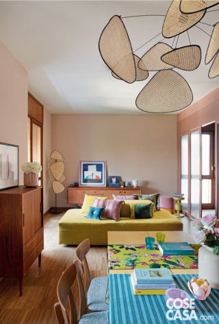 soggiorno divano giallo