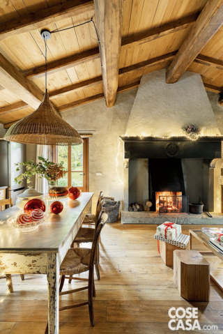 zona pranzo con camino zona pranzo con camino