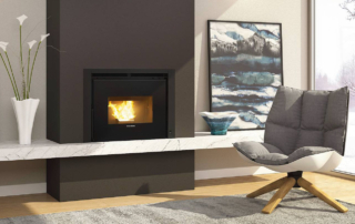 Comfort P70 Plus 5.0 di LaNordica-Extraflame è un inserto a pellet con serbatoio 13 kg e braciere in ghisa. La canalizzazione dell’aria, a motore, arriva fino
a 8 metri. Potenza e ventilazione sono regolabili.
Ha potenza 10 kW. In classe A+, ambientale 5 stelle.
Misura L 67,8 x P 56,5 x H 53 cm. Costa 3.650 euro. www.lanordica-extraflame.com Comfort P70 Plus 5.0 di LaNordica-Extraflame è un inserto a pellet con serbatoio 13 kg e braciere in ghisa. La canalizzazione dell’aria, a motore, arriva fino
a 8 metri. Potenza e ventilazione sono regolabili.
Ha potenza 10 kW. In classe A+, ambientale 5 stelle.
Misura L 67,8 x P 56,5 x H 53 cm. Costa 3.650 euro. www.lanordica-extraflame.com