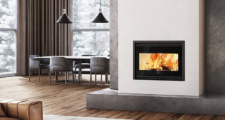 Firebox Evo 65 di Edilkamin è un inserto a legna con l’aria che può essere canalizzabile in altri locali. Il focolare è in materiale refrattario con piano fuoco in ghisa. Può avere la centralina touch. Ha potenza 14,9 kW, classe A+, ambientale 5 stelle. Misura L 83 x P 54 x H 64 cm. Costa da 2.590 euro + Iva. www.edilkamin.com Firebox Evo 65 di Edilkamin è un inserto a legna con l’aria che può essere canalizzabile in altri locali. Il focolare è in materiale refrattario con piano fuoco in ghisa. Può avere la centralina touch. Ha potenza 14,9 kW, classe A+, ambientale 5 stelle. Misura L 83 x P 54 x H 64 cm. Costa da 2.590 euro + Iva. www.edilkamin.com