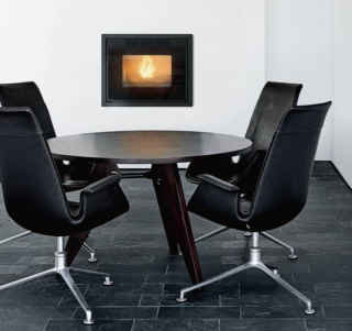 Vivo 90 Hydro di MCZ
riscalda l’acqua dell’impianto e diffonde aria calda con il ventilatore. Focolare e braciere sono in ghisa. Potenza 18 e 24,7 kW. Capacità serbatoio 42 kg, fino a 45 ore di funzionamento. In classe A++, ambientale 4 stelle. Misura L 91,7 x P 73,2 x H 60,9 cm. Costa da 4.650 euro + Iva. www.mcz.it Vivo 90 Hydro di MCZ
riscalda l’acqua dell’impianto e diffonde aria calda con il ventilatore. Focolare e braciere sono in ghisa. Potenza 18 e 24,7 kW. Capacità serbatoio 42 kg, fino a 45 ore di funzionamento. In classe A++, ambientale 4 stelle. Misura L 91,7 x P 73,2 x H 60,9 cm. Costa da 4.650 euro + Iva. www.mcz.it