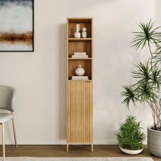 La colonna multiuso Kloser di Deghi è realizzata in legno naturale con dettagli strutturali in acciaio color champagne. L’anta frontale cannettata dona tridimensionalità e dinamicità, mentre i vani superiori esaltano la leggerezza visiva di questo arredo. Perfetta per il bagno o per la zona giorno, può essere abbinata ad altri elementi della collezione, per rendere l’ambiente armonico e speciale. Misure H168 x L33 x P28 cm. Prezzo 87,99 euro. www.deghi.it La colonna multiuso Kloser di Deghi è realizzata in legno naturale con dettagli strutturali in acciaio color champagne. L’anta frontale cannettata dona tridimensionalità e dinamicità, mentre i vani superiori esaltano la leggerezza visiva di questo arredo. Perfetta per il bagno o per la zona giorno, può essere abbinata ad altri elementi della collezione, per rendere l’ambiente armonico e speciale. Misure H168 x L33 x P28 cm. Prezzo 87,99 euro. www.deghi.it