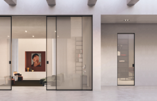 Sulla sinistra, nel modello Scenario Delineo, le 4 ante con profilo laccato nero hanno cristallo Textil Trasparente Extrachiaro Bianco e maniglia Wave nera. A destra il nuovo modello Frame Zero è proposto con cristallo Textil Trasparente Extrachiaro Bianco, profilo in alluminio nero e maniglia Wave per una coordinabilità stilistica tra modelli. Sulla sinistra, nel modello Scenario Delineo, le 4 ante con profilo laccato nero hanno cristallo Textil Trasparente Extrachiaro Bianco e maniglia Wave nera. A destra il nuovo modello Frame Zero è proposto con cristallo Textil Trasparente Extrachiaro Bianco, profilo in alluminio nero e maniglia Wave per una coordinabilità stilistica tra modelli.