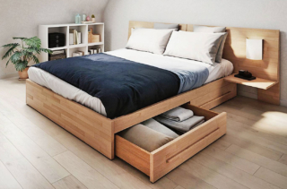 Comodo rid di Cinius è predisposto per reti a doghe srotolabili (incassate di 6 cm) e per tatami. In legno massello di faggio lamellare, può essere completato da vari accessori. Misura L 85,2/95,2/145,2/165,2/185,2 x P 205,5 x H 30 cm e costa a partire da 560 euro. www.cinius.com Comodo rid di Cinius è predisposto per reti a doghe srotolabili (incassate di 6 cm) e per tatami. In legno massello di faggio lamellare, può essere completato da vari accessori. Misura L 85,2/95,2/145,2/165,2/185,2 x P 205,5 x H 30 cm e costa a partire da 560 euro. www.cinius.com
