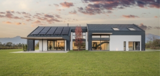 Villa ai Filari realizzata da Rubner Haus su progetto dell’architetto Daniele Macor di Corilum - Collective Brain Studio. Vincitore del Premio del Pubblico ai CasaClima Awards 2025. foto Alberto Franceschi Villa ai Filari realizzata da Rubner Haus su progetto dell’architetto Daniele Macor di Corilum - Collective Brain Studio. Vincitore del Premio del Pubblico ai CasaClima Awards 2025. foto Alberto Franceschi