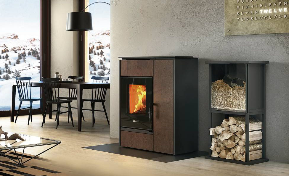 Margaret
della Evolution Line di LaNordica-Extraflame è combinata legna
e pellet (serbatoio
30 kg). Ermetica,
ha ventilazione
a motore regolabile ed escludibile.
È rivestita in gres Corten o Ostuni.
Ha potenza di 10 kW.
In classe A+, amb.5 stelle. Misura L 89 x
P 62,6 x H 115,7 cm
e costa 5.700 euro. www.lanordica-extraflame.com Margaret
della Evolution Line di LaNordica-Extraflame è combinata legna
e pellet (serbatoio
30 kg). Ermetica,
ha ventilazione
a motore regolabile ed escludibile.
È rivestita in gres Corten o Ostuni.
Ha potenza di 10 kW.
In classe A+, amb.5 stelle. Misura L 89 x
P 62,6 x H 115,7 cm
e costa 5.700 euro. www.lanordica-extraflame.com
