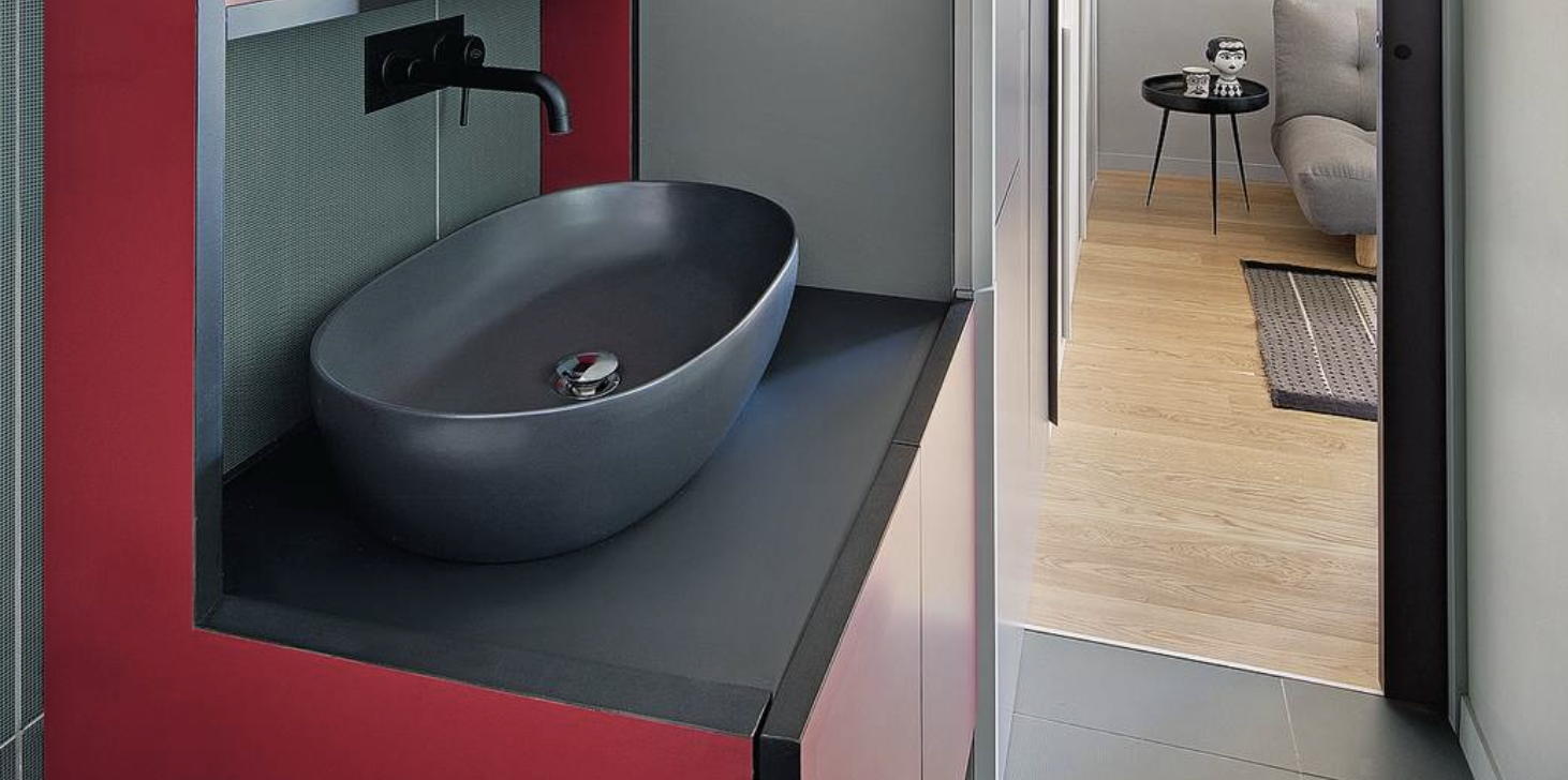 Bagno lungo e stretto: come progettarlo e arredarlo. Sfida e opportunità