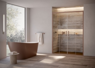 Il box doccia Alba della collezione Atelier di RCR Italia può essere configurato con due porte scorrevoli (come in foto), una porta scorrevole più parete fissa e una sola porta scorrevole. Ha maniglia a C squadrata pratica da impugnare. Svariate sono le finiture dei profili: argento, bianco e nero opaco, acciaio spazzolato, oro spazzolato, ora rosa spazzolato e rame spazzolato. Si possono scegliere i vetri, nello spessore di 6 o 8 mm, nella finitura trasparente od ombra. Misura L 155 x H 200 cm. Prezzo su richiesta. www.rcritalia.it Il box doccia Alba della collezione Atelier di RCR Italia può essere configurato con due porte scorrevoli (come in foto), una porta scorrevole più parete fissa e una sola porta scorrevole. Ha maniglia a C squadrata pratica da impugnare. Svariate sono le finiture dei profili: argento, bianco e nero opaco, acciaio spazzolato, oro spazzolato, ora rosa spazzolato e rame spazzolato. Si possono scegliere i vetri, nello spessore di 6 o 8 mm, nella finitura trasparente od ombra. Misura L 155 x H 200 cm. Prezzo su richiesta. www.rcritalia.it