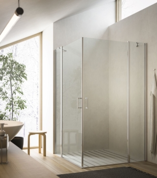 Il box doccia ad angolo Soho di Glass 1989/Ronal Bathrooms ha doppia porta con un segmento fisso in linea. Disponibile nelle dimensioni tra 80 e 140 cm e con profili brillante lucido. Il cristallo temprato con anticalcare Shining Glass ha uno spessore di 6 mm. Prezzo del modello in foto nelle dimensioni L 100 x P 100 x H 195 cm 1.525 euro. www.glass1989.it Il box doccia ad angolo Soho di Glass 1989/Ronal Bathrooms ha doppia porta con un segmento fisso in linea. Disponibile nelle dimensioni tra 80 e 140 cm e con profili brillante lucido. Il cristallo temprato con anticalcare Shining Glass ha uno spessore di 6 mm. Prezzo del modello in foto nelle dimensioni L 100 x P 100 x H 195 cm 1.525 euro. www.glass1989.it