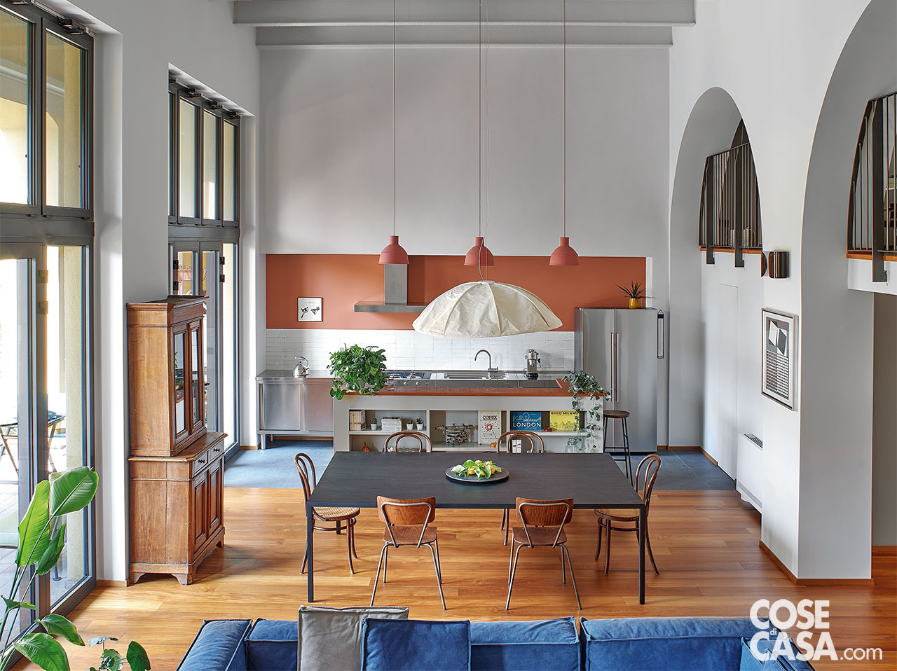 Color terracotta per l'alzata della cucina dipinta sospensioni e piano top Color terracotta per l'alzata della cucina dipinta sospensioni e piano top