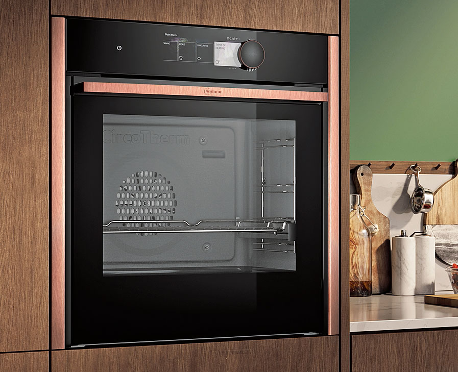 Dispone di 23 funzioni di cottura, tra cui  combinate a vapore, il forno Full Steam N 90 B69FY5CX0 di Neff. Tra le opzioni, grill ventilato con vapore, funzione pane con vapore, mantenimento in caldo, CircoTherm e riscaldamento superiore/inferiore con vapore. In classe A+,
ha un volume di 71 l. Misura L 59,6 x
P 54,8 x H 59,5 cm. Prezzo da rivenditore. www.neff-home.com Dispone di 23 funzioni di cottura, tra cui  combinate a vapore, il forno Full Steam N 90 B69FY5CX0 di Neff. Tra le opzioni, grill ventilato con vapore, funzione pane con vapore, mantenimento in caldo, CircoTherm e riscaldamento superiore/inferiore con vapore. In classe A+,
ha un volume di 71 l. Misura L 59,6 x
P 54,8 x H 59,5 cm. Prezzo da rivenditore. www.neff-home.com