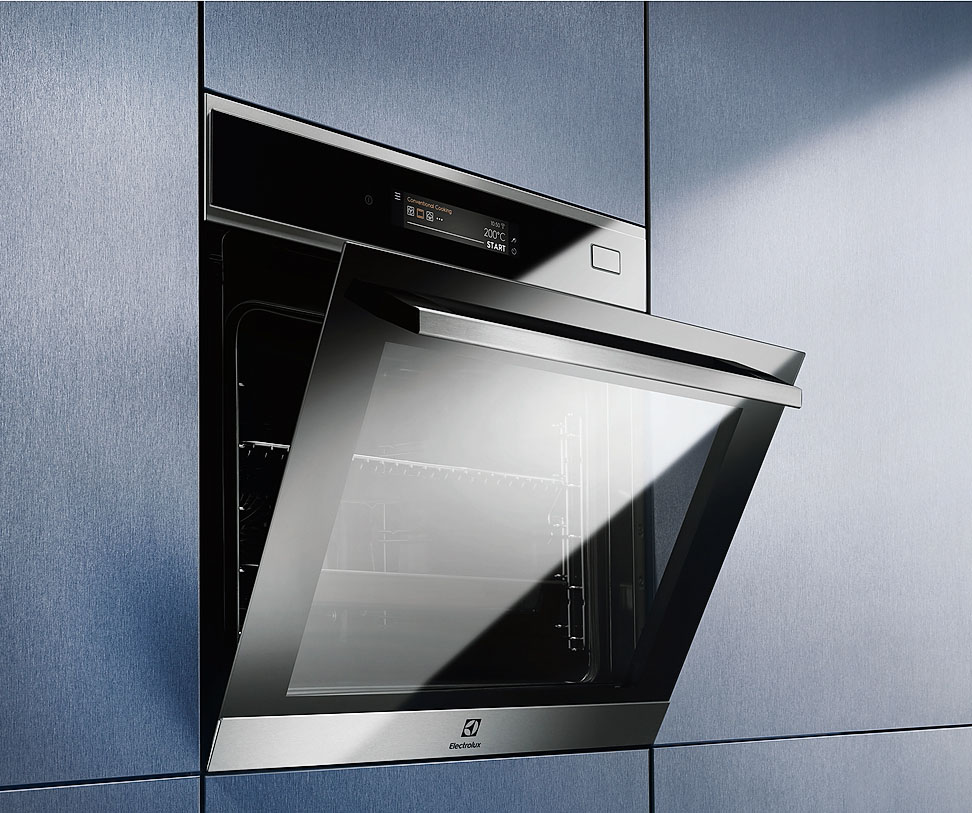 Grazie alla tecnologia Steamify®
il forno SteamBoost
EOB9S21WX di Electrolux
regola automaticamente
il livello di umidità. La termosonda integrata consente di monitorare
la temperatura al cuore degli
alimenti. La connessione smart
permette di controllarlo a distanza.
È in classe A++. Misura L 59,5 x P 56,7 x H 59,4 cm e costa 1.499,99 euro. www.electrolux.it Grazie alla tecnologia Steamify®
il forno SteamBoost
EOB9S21WX di Electrolux
regola automaticamente
il livello di umidità. La termosonda integrata consente di monitorare
la temperatura al cuore degli
alimenti. La connessione smart
permette di controllarlo a distanza.
È in classe A++. Misura L 59,5 x P 56,7 x H 59,4 cm e costa 1.499,99 euro. www.electrolux.it