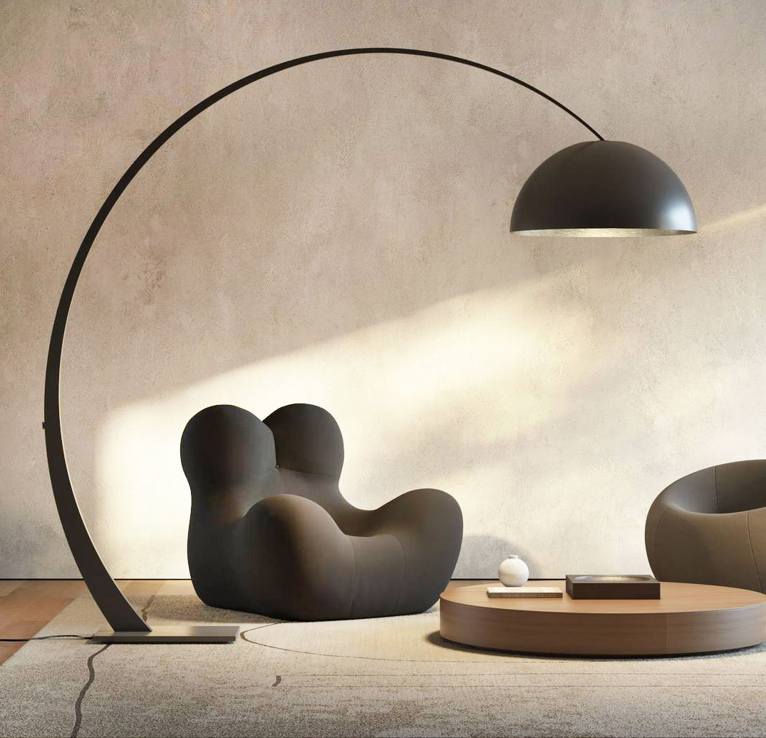 1962 di Zava è un vero e proprio omaggio alla celebre lampada dei Fratelli Castiglioni: è completamente prodotta in ferro nella colorazione Jet black che la trasforma in un segno grafico ed è dotata di un'importante cupola con un diametro di ben 80 centimetri. È personalizzabile con foglia oro, argento o rame. Misura L 250 x H 250 cm. Prezzo 4.222 euro. https://zavaluce.it 1962 di Zava è un vero e proprio omaggio alla celebre lampada dei Fratelli Castiglioni: è completamente prodotta in ferro nella colorazione Jet black che la trasforma in un segno grafico ed è dotata di un'importante cupola con un diametro di ben 80 centimetri. È personalizzabile con foglia oro, argento o rame. Misura L 250 x H 250 cm. Prezzo 4.222 euro. https://zavaluce.it