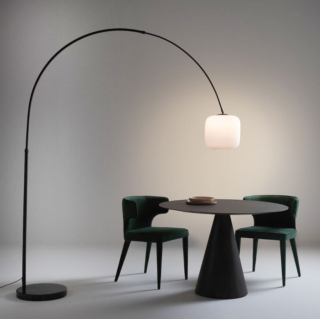 Effetto optical per la lampada da terra ad arco Elita di AM.PM La Redoute che abbina un globo in vetro opalino bianco opaco, che diffonde una luce soffusa e omogenea, ad un' asta in ferro con finitura epossidica nera opaca. La base è realizzata in marmo ambrato, il cavo elettrico è rivestito in tessuto. Misura L 178 x H 235 cm. Prezzo 459 euro. https://www.laredoute.it Effetto optical per la lampada da terra ad arco Elita di AM.PM La Redoute che abbina un globo in vetro opalino bianco opaco, che diffonde una luce soffusa e omogenea, ad un' asta in ferro con finitura epossidica nera opaca. La base è realizzata in marmo ambrato, il cavo elettrico è rivestito in tessuto. Misura L 178 x H 235 cm. Prezzo 459 euro. https://www.laredoute.it