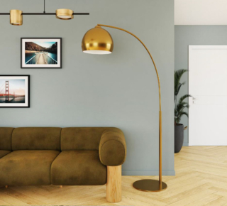 Ha la struttura completamente realizzata in metallo dorato la lampada ad arco Gold Sphere di Maisons du Monde che può essere facilmente accostata sia ad arredi contemporanei sia retrò. Misura L 119 x P 45 x H 205,5 cm. Prezzo 129 euro. https://www.maisonsdumonde.com Ha la struttura completamente realizzata in metallo dorato la lampada ad arco Gold Sphere di Maisons du Monde che può essere facilmente accostata sia ad arredi contemporanei sia retrò. Misura L 119 x P 45 x H 205,5 cm. Prezzo 129 euro. https://www.maisonsdumonde.com
