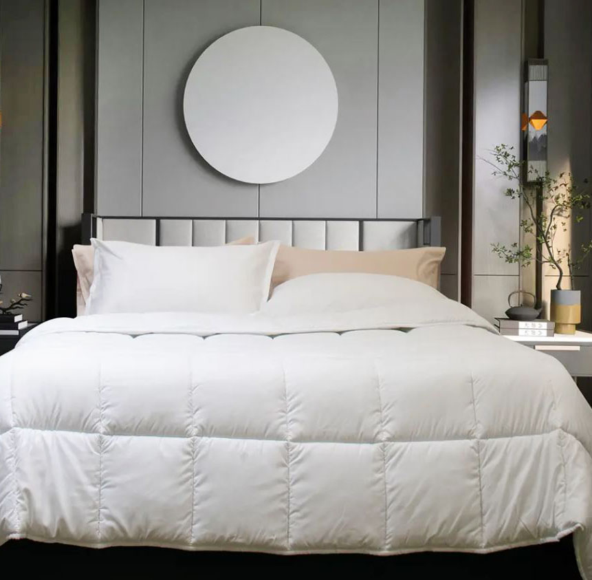 Morbida microfibra anallergica per la fodera e l'imbottitura del piumino Interno Caldissimo di Gabel 1957 che lo rende adatto anche agli inverni più freddi. Il trattamento antibatterico e antimicotico Wellman International impedisce la proliferazione dei batteri responsabili di allergie e cattivi odori; inoltre, è  certificato Oeko-tex che garantisce l'assenza di sostanze nocive per la salute.  Misura L 250 x P 205 cm. Prezzo 83,50 euro. https://www.gabel1957.com Morbida microfibra anallergica per la fodera e l'imbottitura del piumino Interno Caldissimo di Gabel 1957 che lo rende adatto anche agli inverni più freddi. Il trattamento antibatterico e antimicotico Wellman International impedisce la proliferazione dei batteri responsabili di allergie e cattivi odori; inoltre, è  certificato Oeko-tex che garantisce l'assenza di sostanze nocive per la salute.  Misura L 250 x P 205 cm. Prezzo 83,50 euro. https://www.gabel1957.com