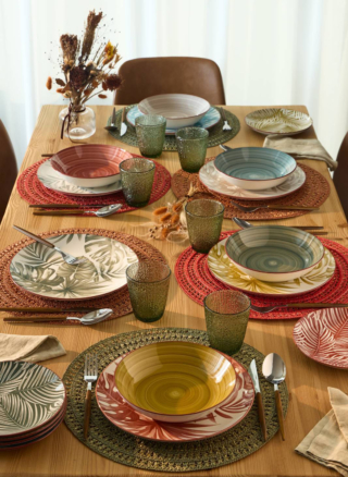 Hanno i colori delle foglie autunnali le tovagliette rotonde Nova Carta della linea Placemat di Tognana: sono realizzate in carta e cartone con una lavorazione traforata. Abbinate a piatti in ceramica fantasia e a bicchieri colorati danno vita ad una tavola accogliente. Misurano Ø 38 cm. Prezzo 5,10 euro cad. https://shop.tognana.com Hanno i colori delle foglie autunnali le tovagliette rotonde Nova Carta della linea Placemat di Tognana: sono realizzate in carta e cartone con una lavorazione traforata. Abbinate a piatti in ceramica fantasia e a bicchieri colorati danno vita ad una tavola accogliente. Misurano Ø 38 cm. Prezzo 5,10 euro cad. https://shop.tognana.com