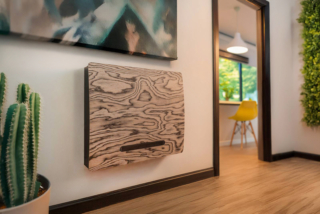 Il fan coil WOOD 001 di Galletti è rivestito con legno Alpi proveniente da foreste certificate FSC®, unendo così tecnologia e materia per creare un’esperienza di comfort unica. Compatto, con una profondità fino a soli 10 cm, si caratterizza per l’utilizzo dei componenti della piattaforma tecnologica ART-U di Galletti caratterizzati da silenziosità elevata, motori brushless a magneti permanenti, per il massimo rendimento energetico e scambio termico ottimizzato. Prezzo da rivenditore. www.advanceddesign.galletti.com