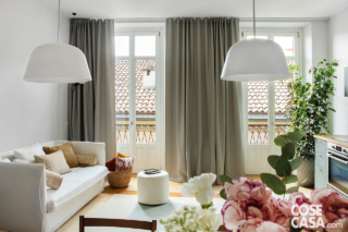 zona conversazione con divano bianco