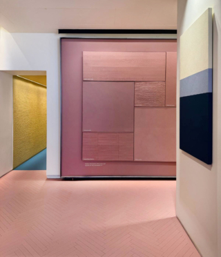 Altro dettaglio parquet colorato con resina